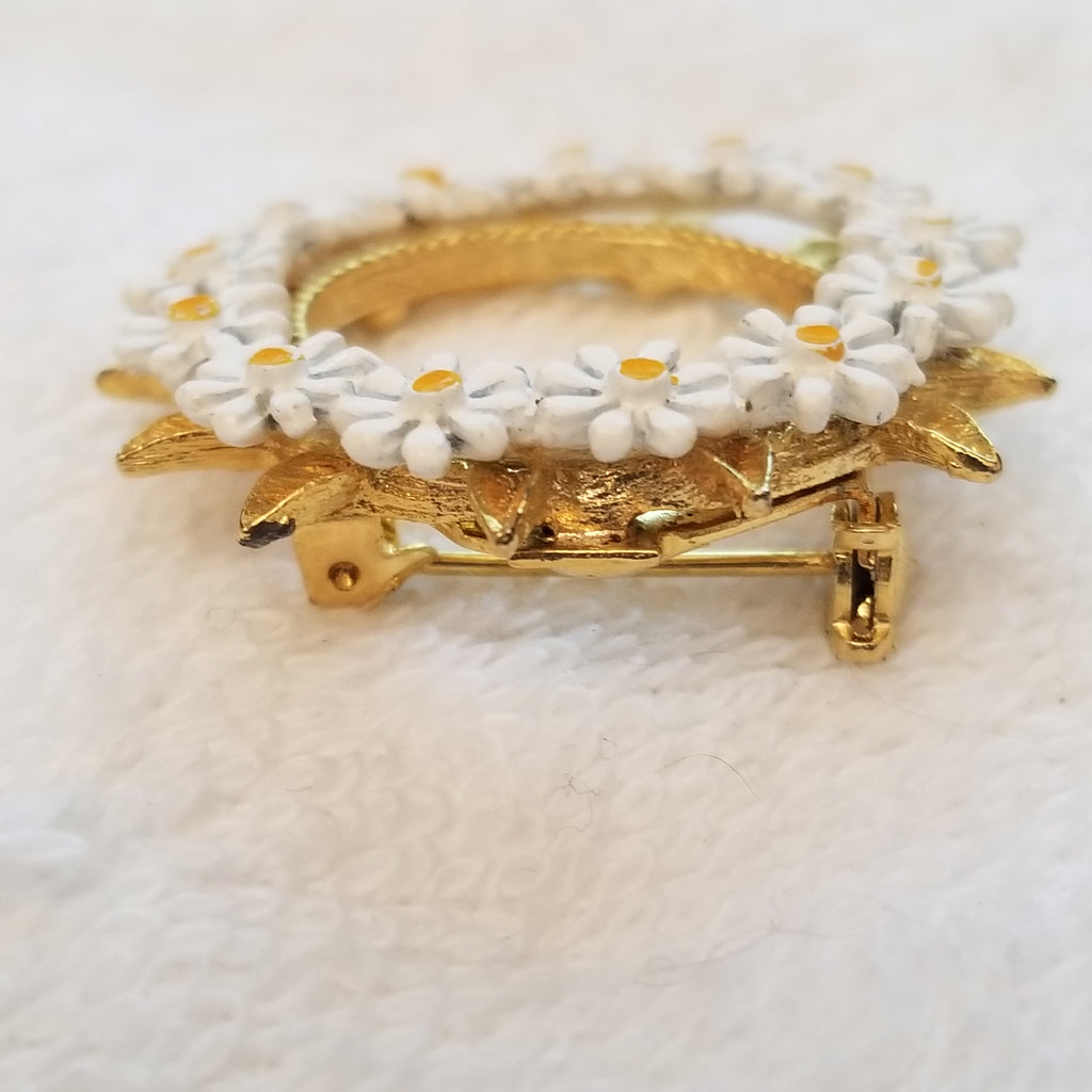 Daisy Wreath Brooch