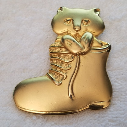 Gold Tone Cat In Boot Brooch