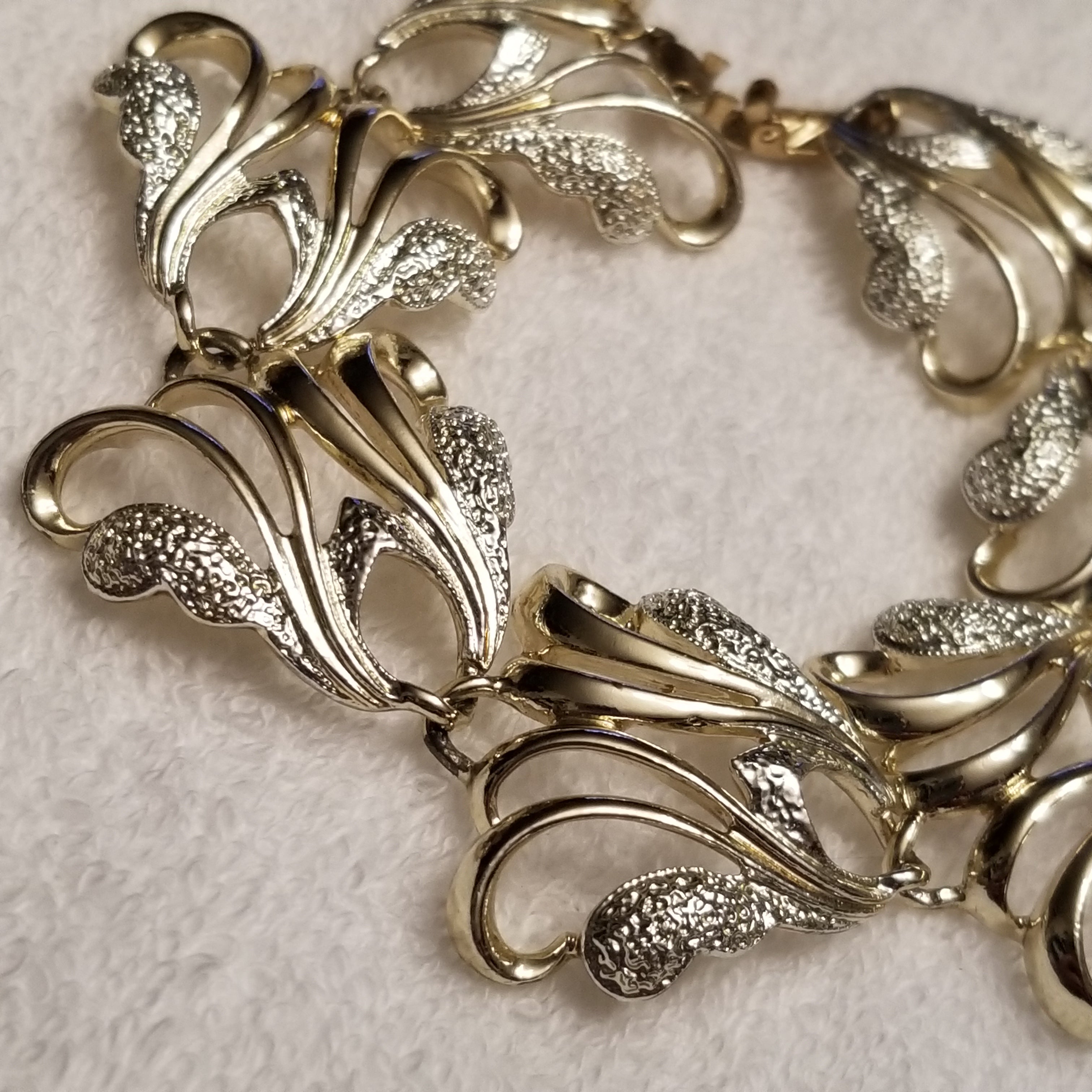 Vintage Sarah Coventry "FROSTED FEATHERS