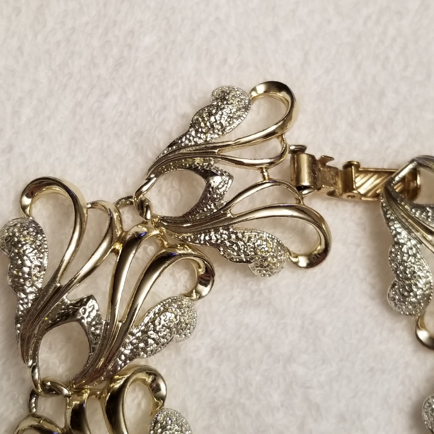 Vintage Sarah Coventry "FROSTED FEATHERS