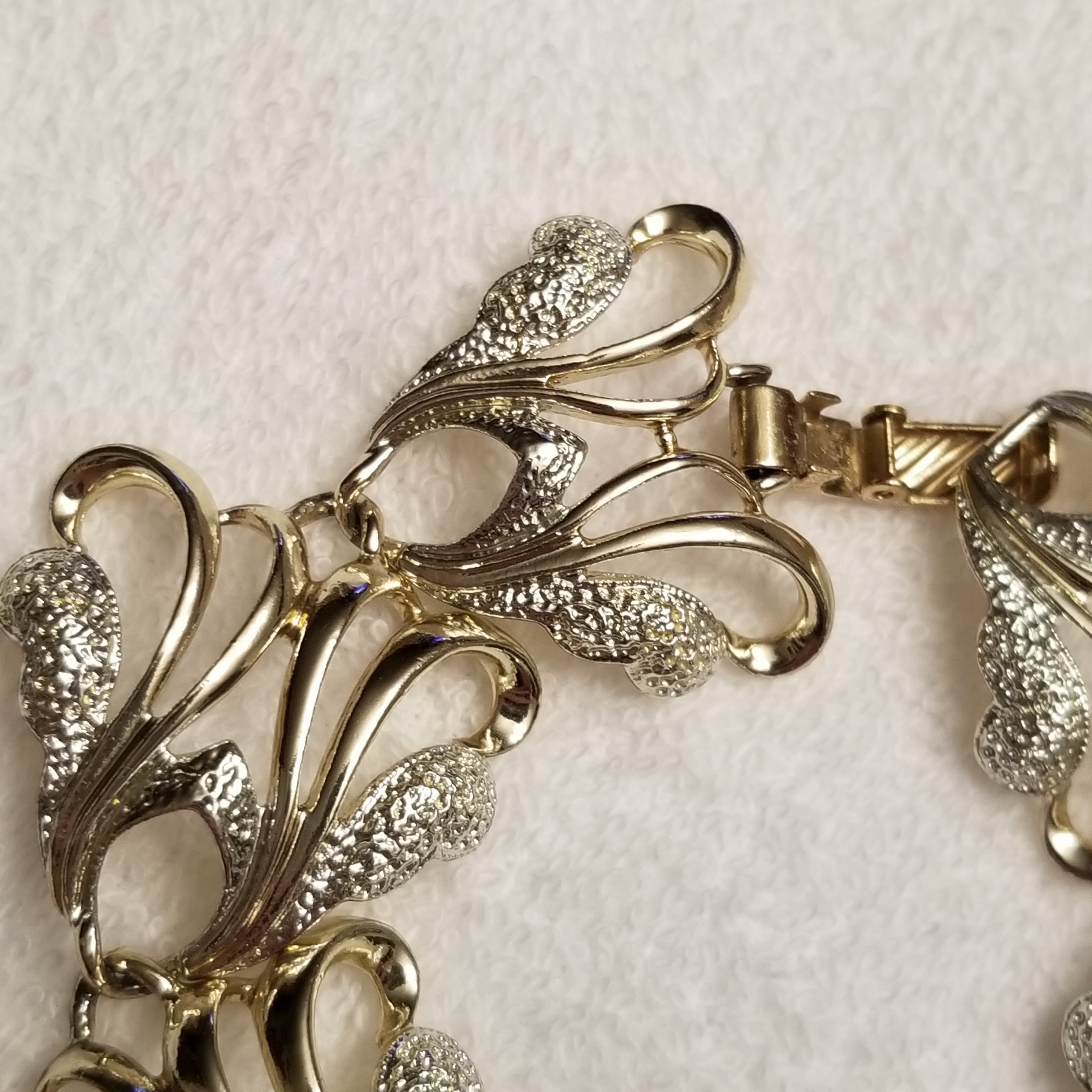 Vintage Sarah Coventry "FROSTED FEATHERS