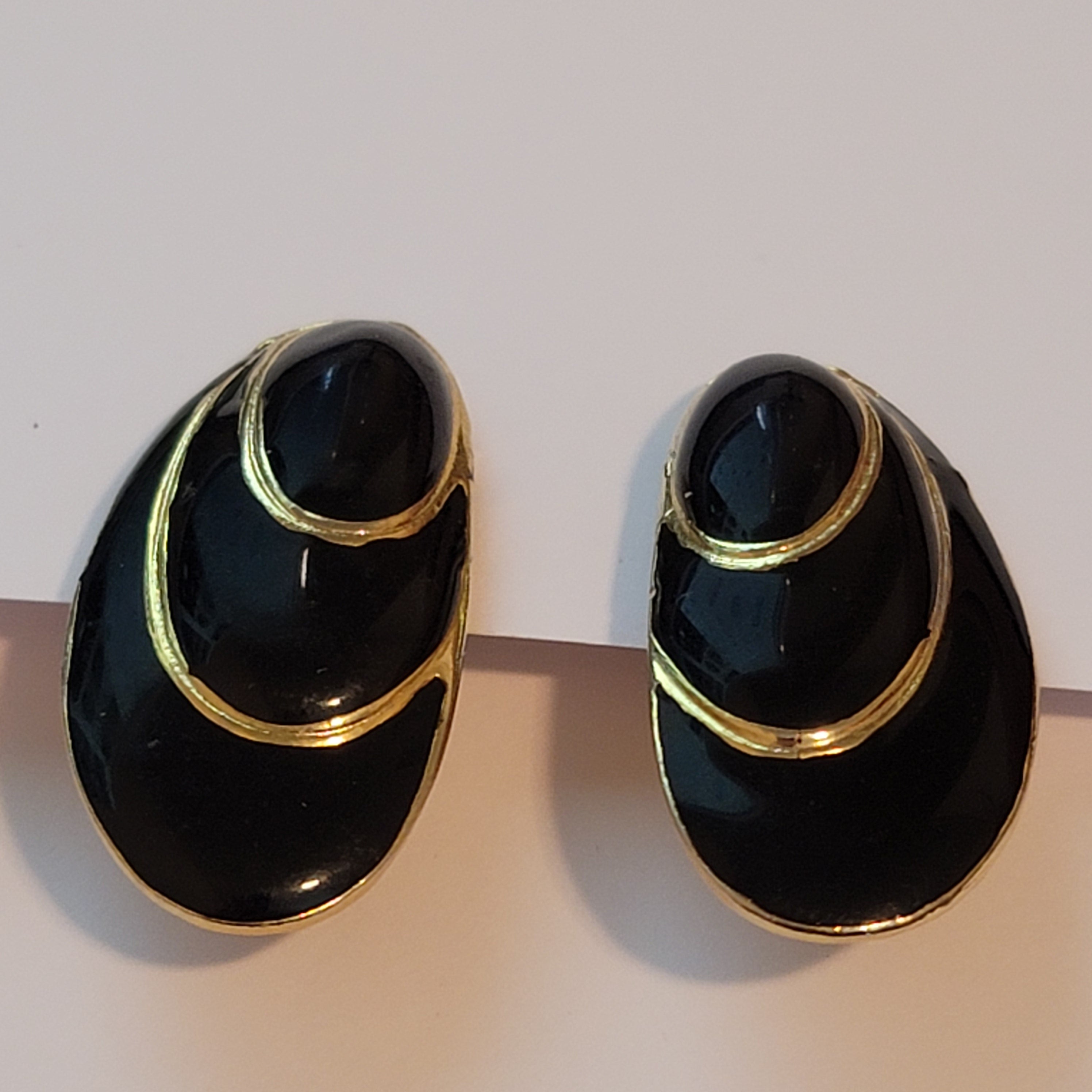 Black & Gold Clam Clip On Earrings