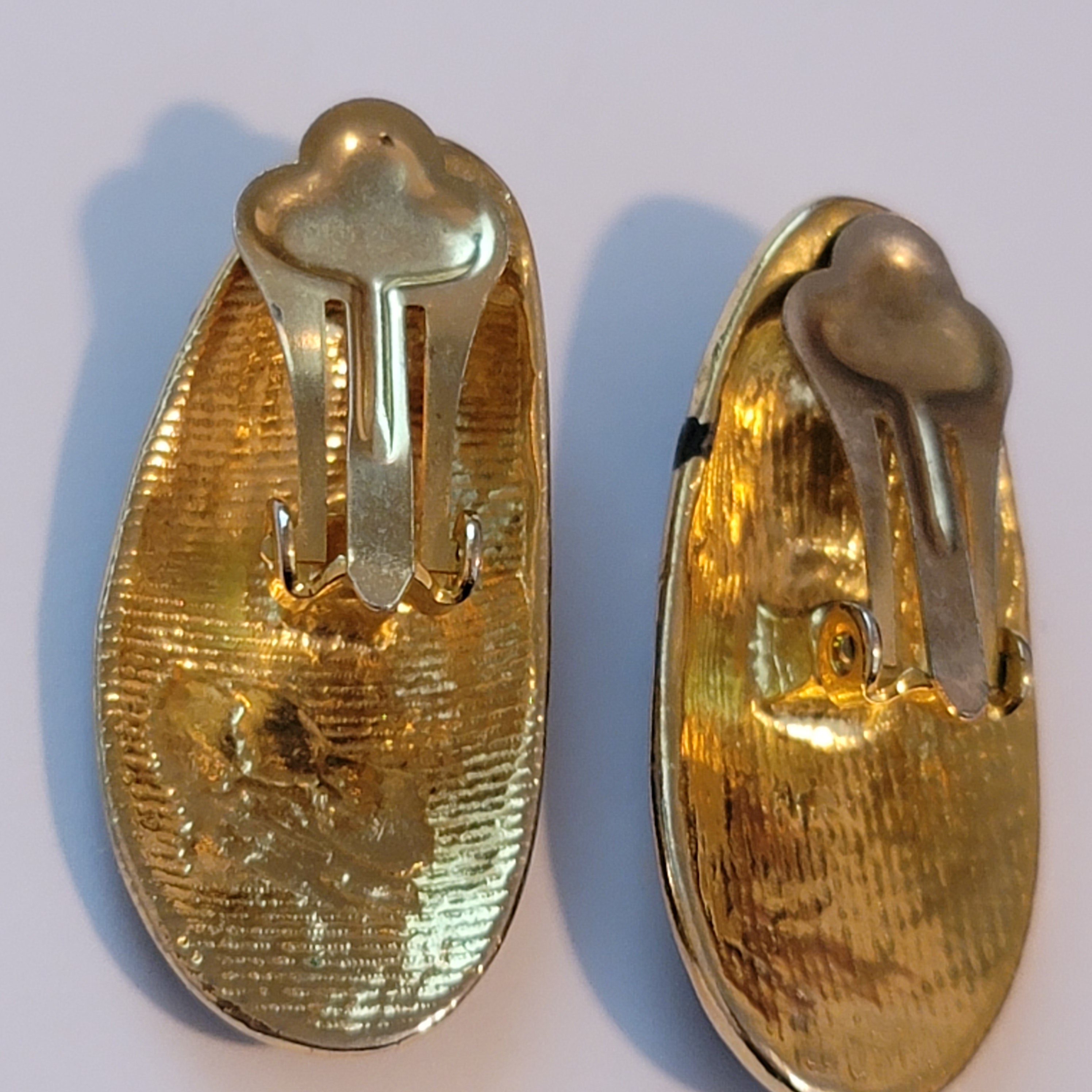 Black & Gold Clam Clip On Earrings