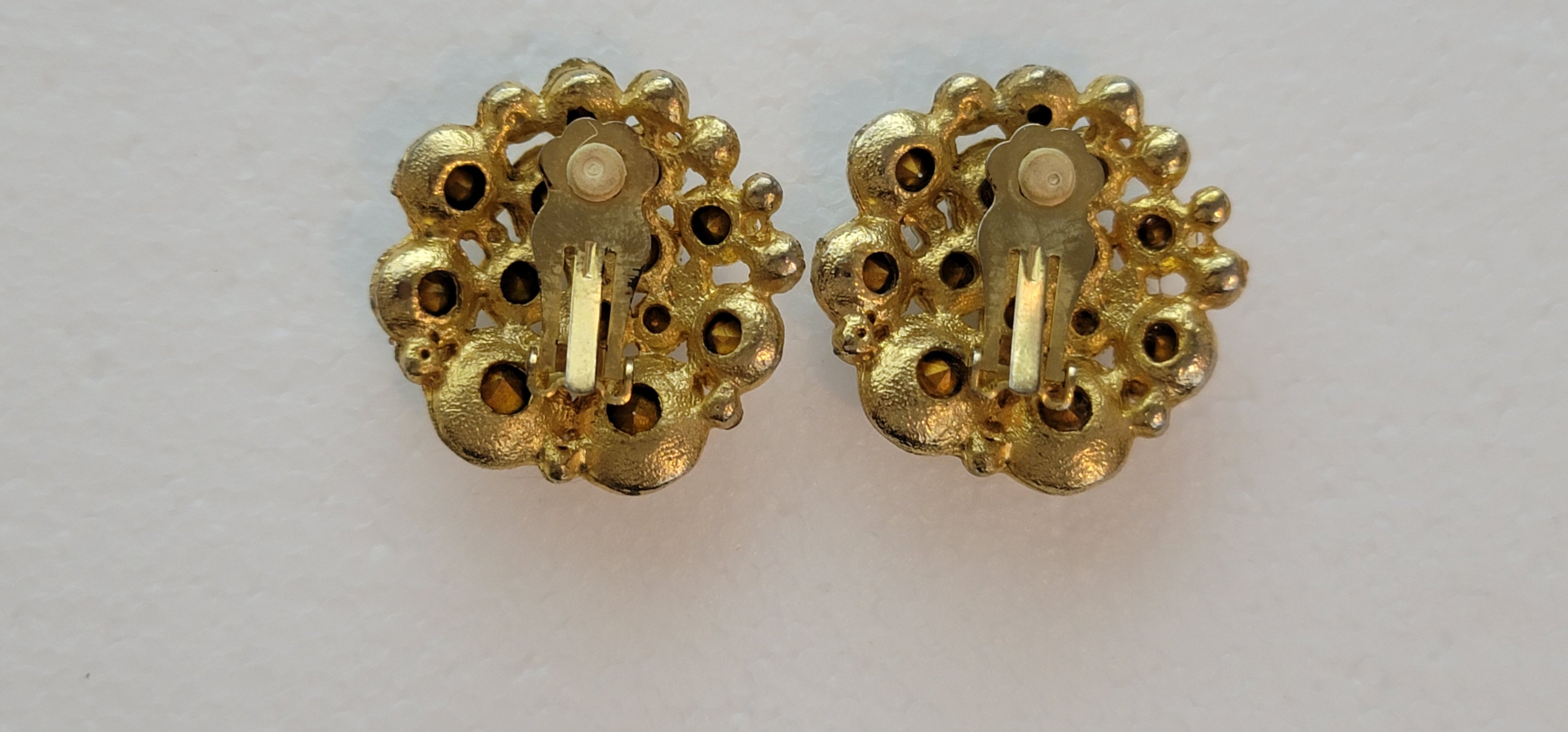 Unbranded Gold Tone Rhinestone Clip On Earrings