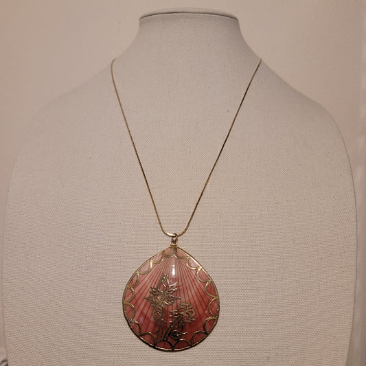 Pink Gilded Sea Shell Pendant Necklace