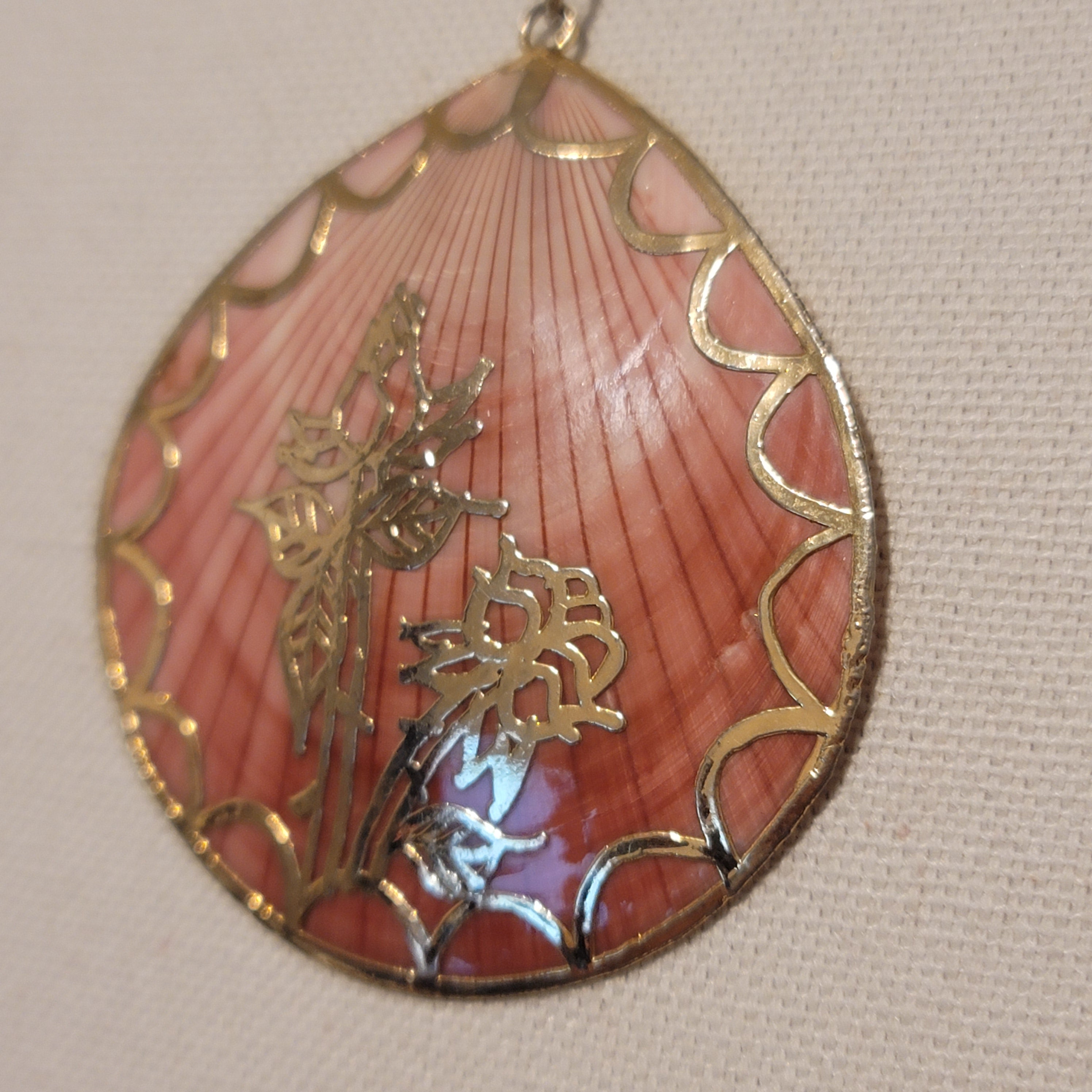 Pink Gilded Sea Shell Pendant Necklace