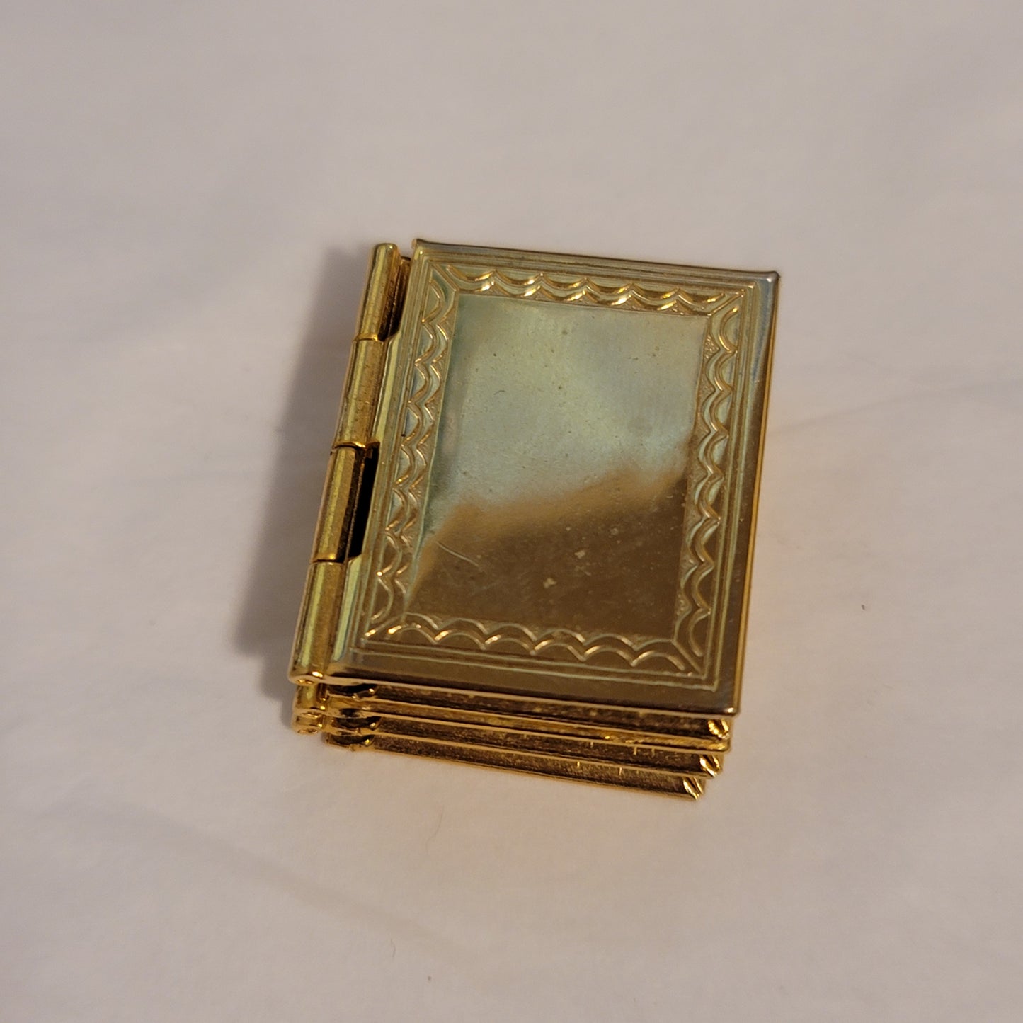 Vintage Gold Tone Photo Book Locket