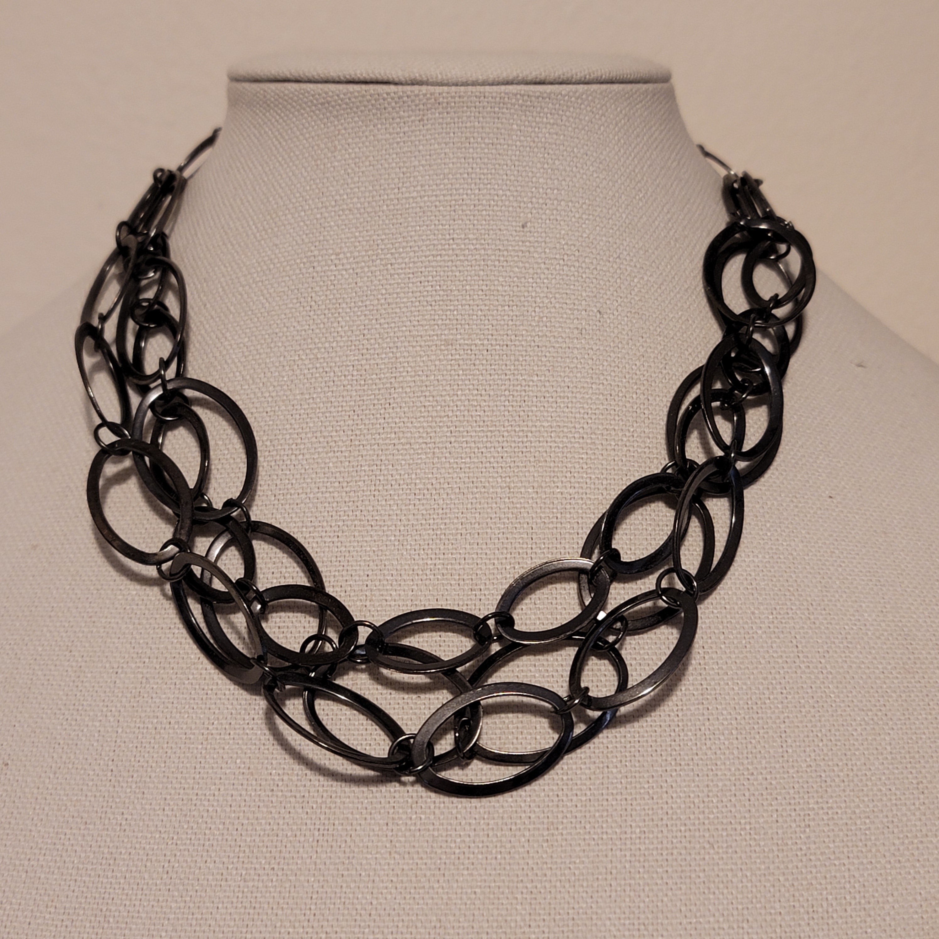 Daisy Fuentes Gold Tone Oval Necklace