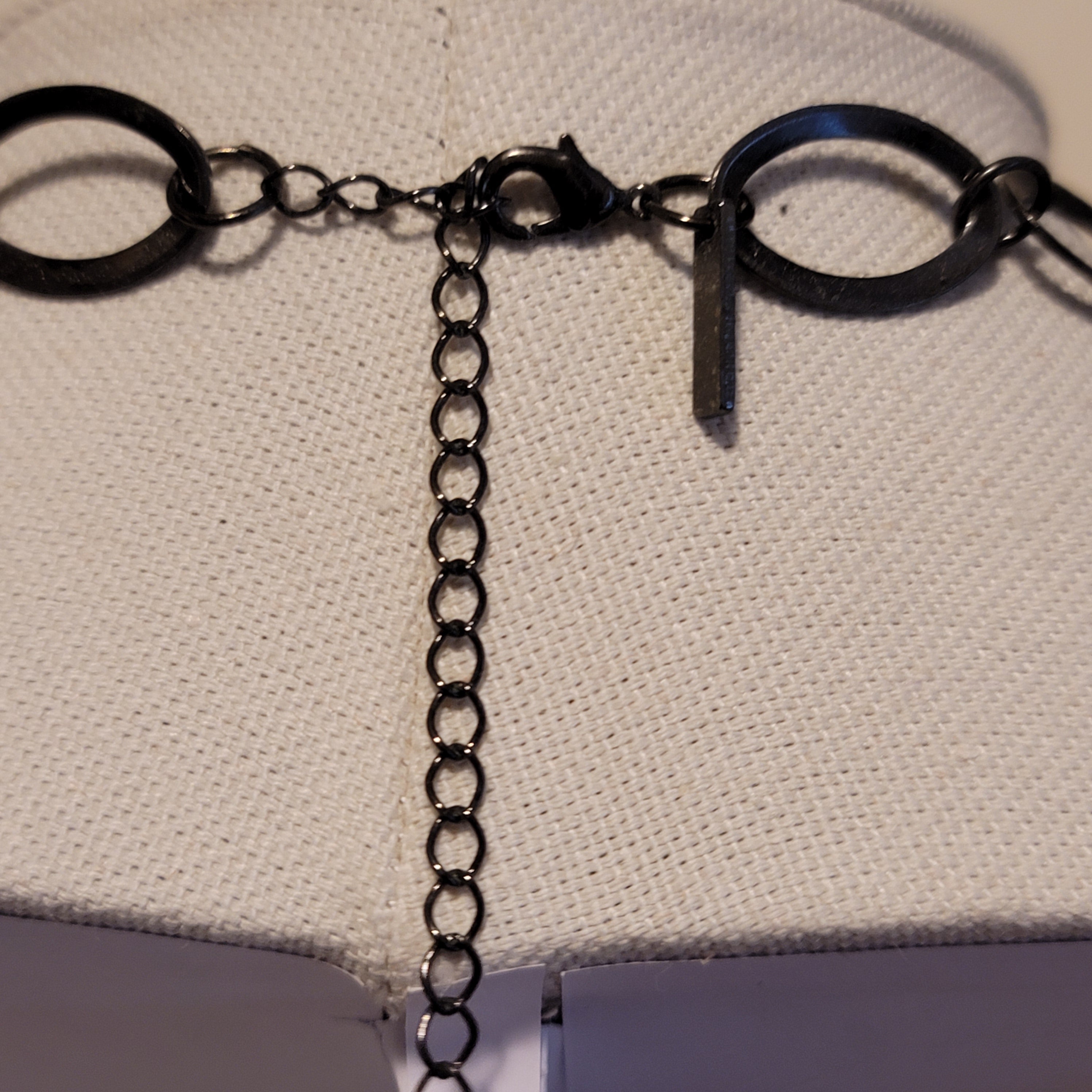 Daisy Fuentes Gold Tone Oval Necklace