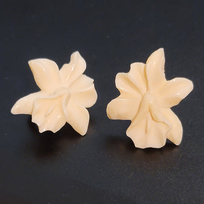 Vintage White Daphadile Earrings