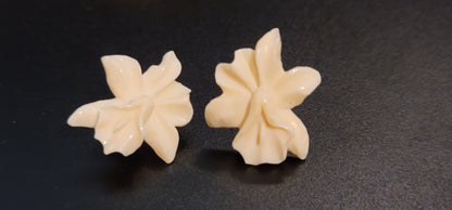 Vintage White Daphadile Earrings