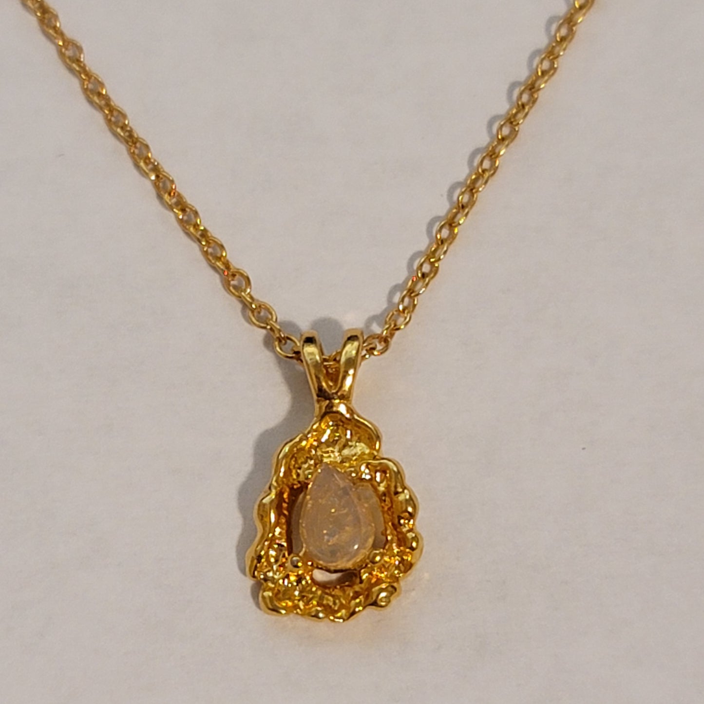 Gold Tone Pendant Necklace