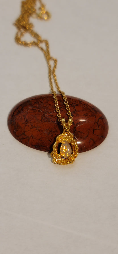 Gold Tone Pendant Necklace