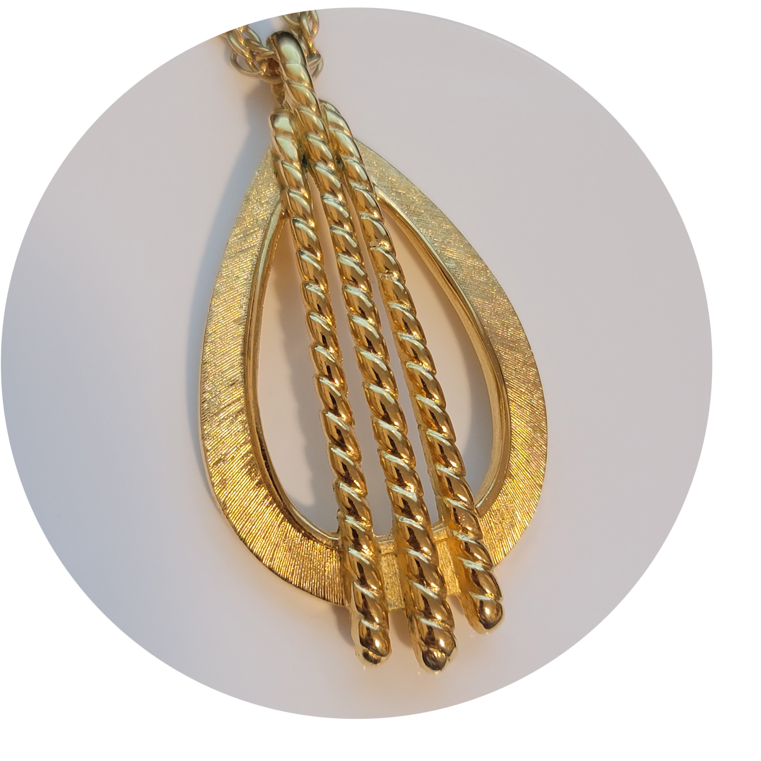 Vintage Coro Gold Tone Pendant Necklace