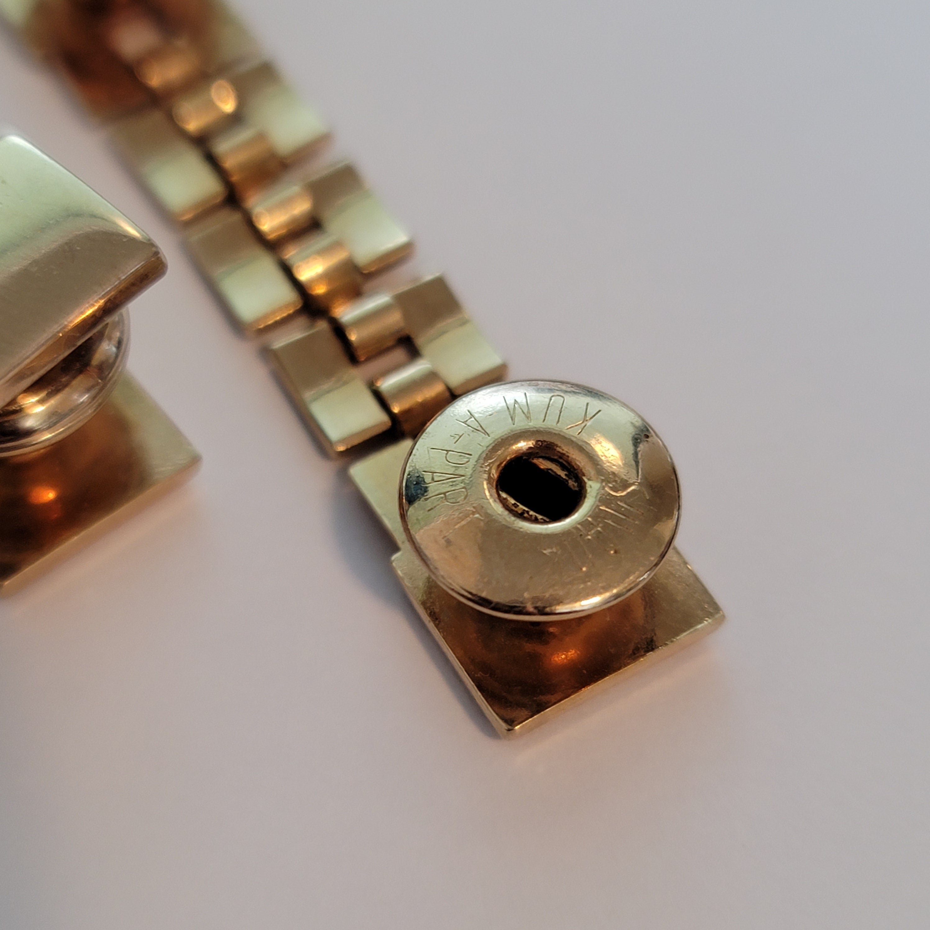 Vintage Swank Kum-A-Part Gold Tone Metal Wrap Snap Cufflinks