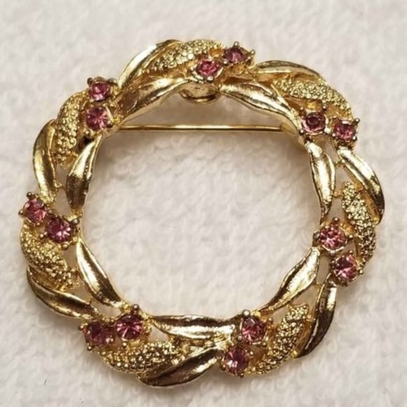 Vintage Gold Tone Rhinestone Wreath Brooch