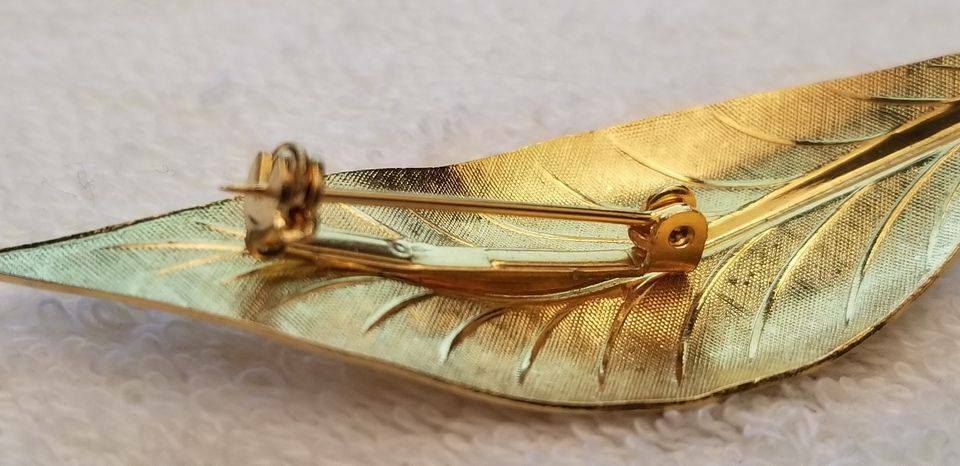 Vintage Gold Tone Leaf Brooch