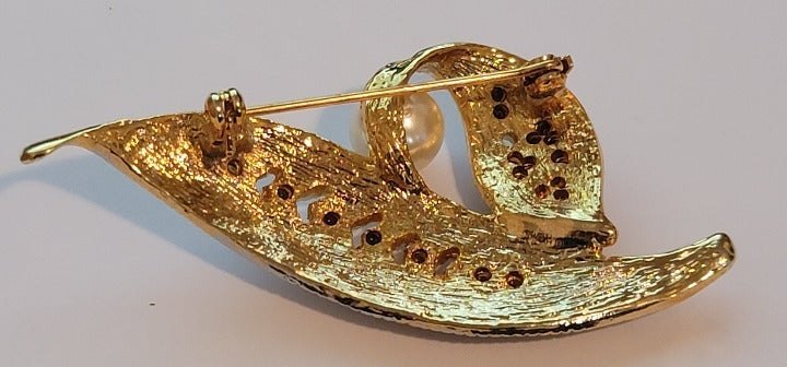 Gold Tone Rhinestone Faux Pearl Brooch