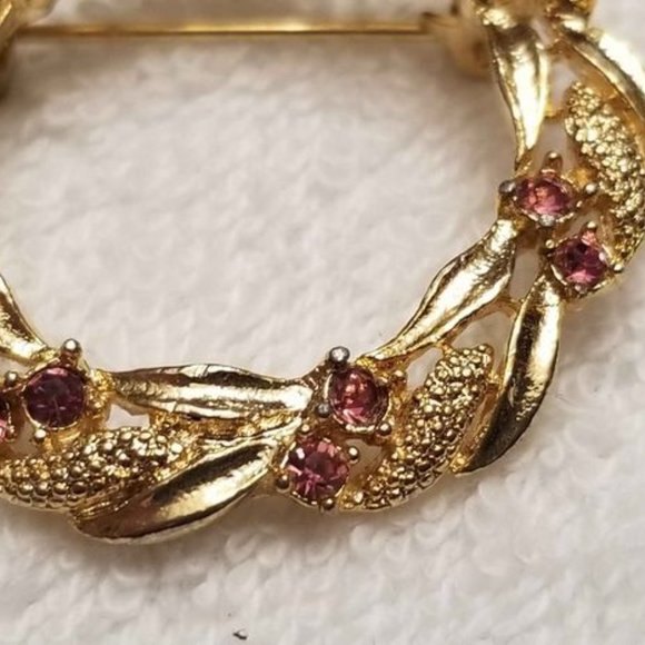 Vintage Gold Tone Rhinestone Wreath Brooch