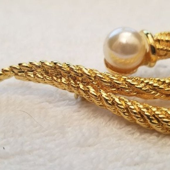 Vintage Gold Tone Faux Pearl Brooch