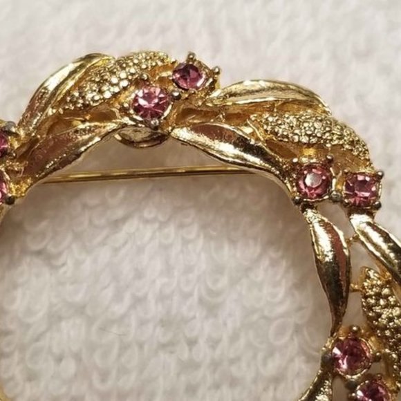 Vintage Gold Tone Rhinestone Wreath Brooch