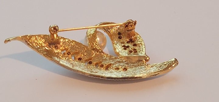 Gold Tone Rhinestone Faux Pearl Brooch