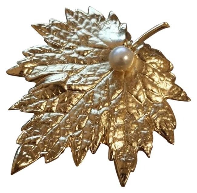 Vintage Napier Gold Tone Leaf