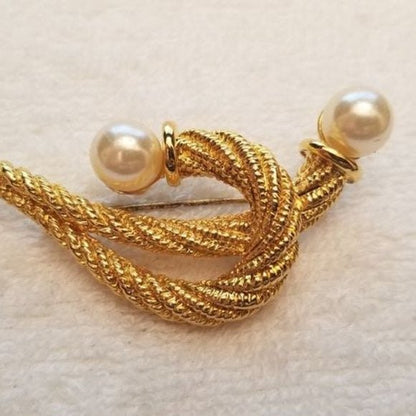 Vintage Gold Tone Faux Pearl Brooch