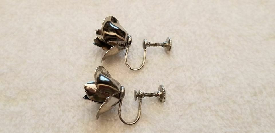 Vintage Silver Tone Screw Back Earrings
