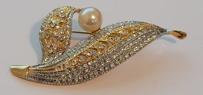 Gold Tone Rhinestone Faux Pearl Brooch