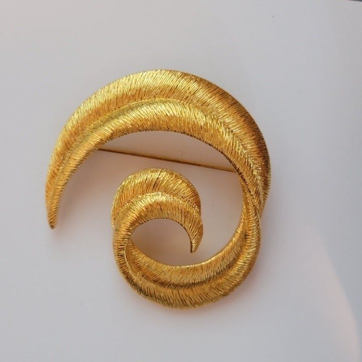 Gold Tone Swirl Brooch