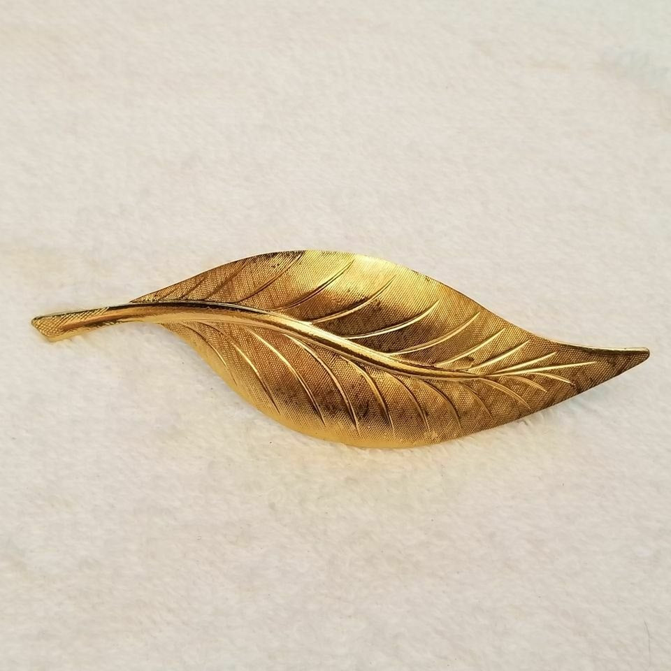 Vintage Gold Tone Leaf Brooch