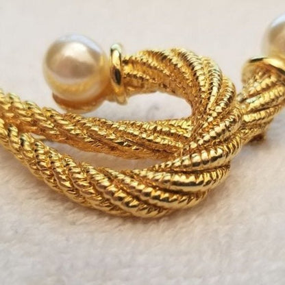 Vintage Gold Tone Faux Pearl Brooch