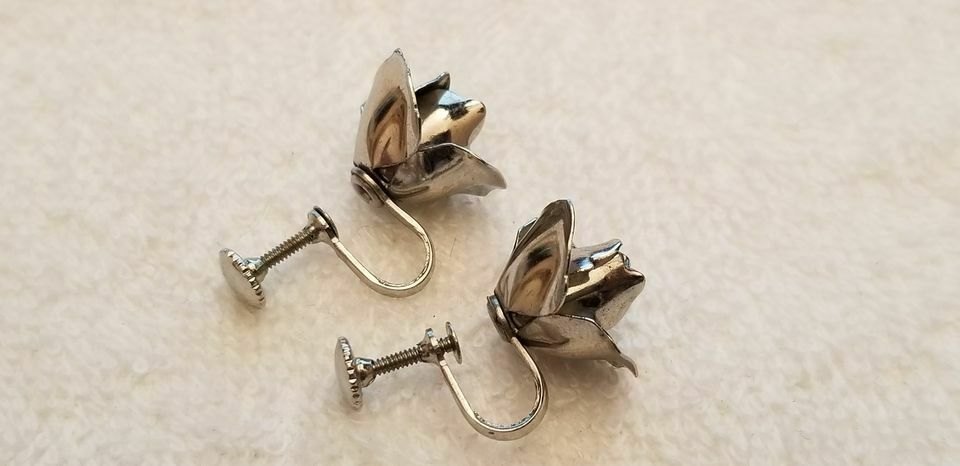 Vintage Silver Tone Screw Back Earrings