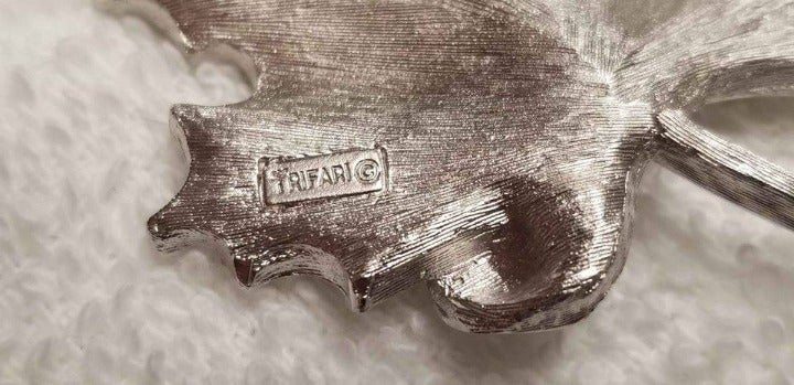 Vintage Trifari Silver Tone Brooch