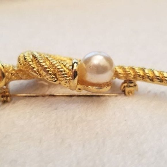 Vintage Gold Tone Faux Pearl Brooch
