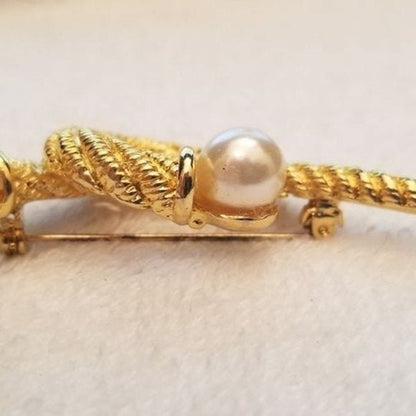 Vintage Gold Tone Faux Pearl Brooch