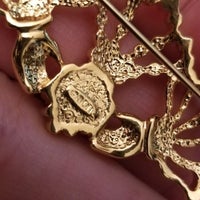 Gold Tone Claddagh Hands & Crown Brooch