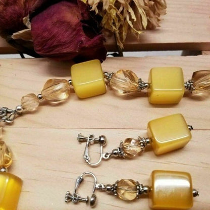 Vintage Yellow Moonglow Cube Necklace Set
