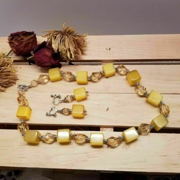 Vintage Yellow Moonglow Cube Necklace Set