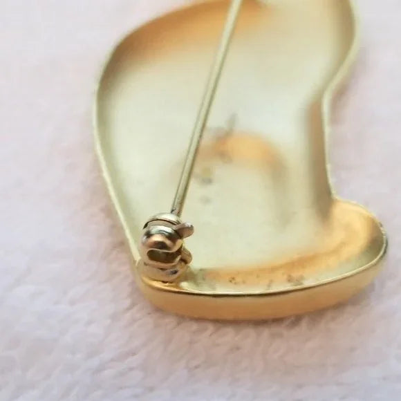 Gold Tone Sitting Cat Brooch