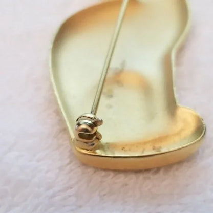 Gold Tone Sitting Cat Brooch