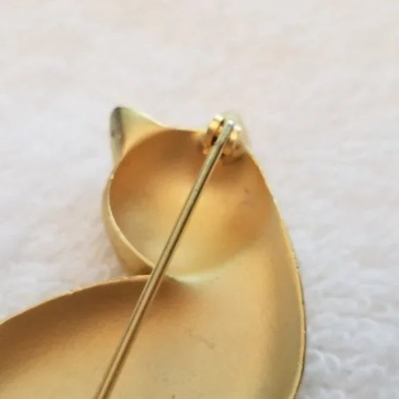 Gold Tone Sitting Cat Brooch