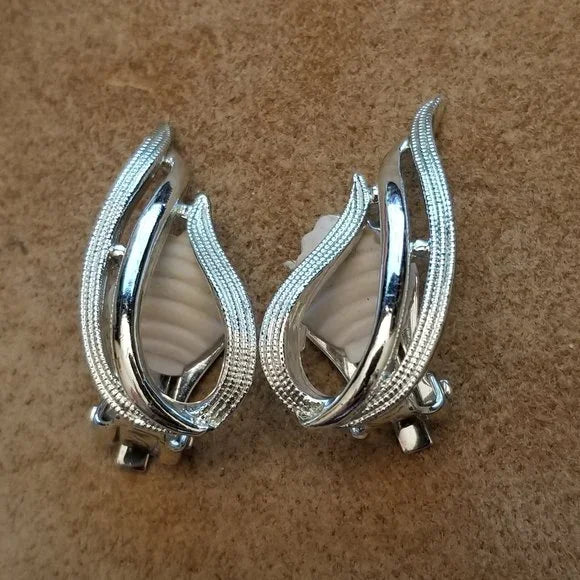 Vintage Sarah Coventry "Stunning" Clip On Earrings