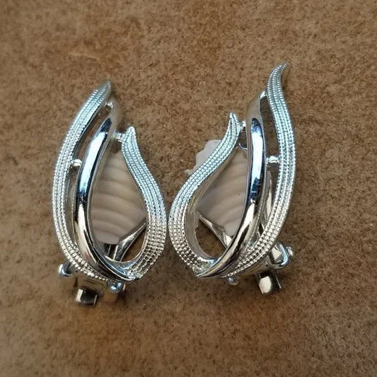 Vintage Sarah Coventry "Stunning" Clip On Earrings