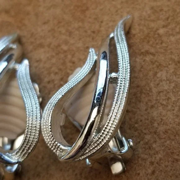 Vintage Sarah Coventry "Stunning" Clip On Earrings