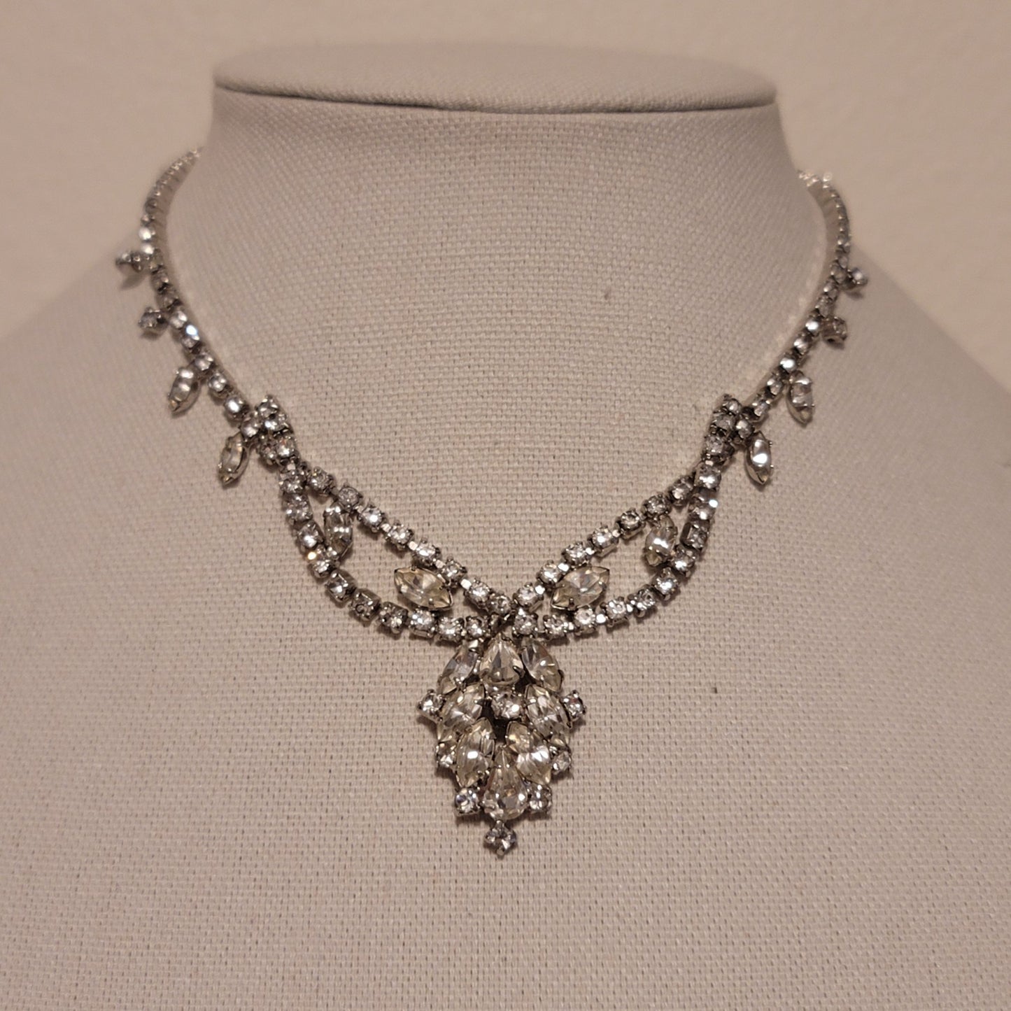 Vintage Weiss Rhinestone Necklaces