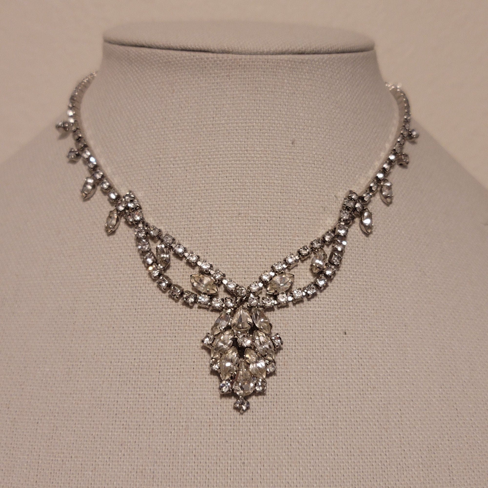 Vintage Weiss Rhinestone Necklaces