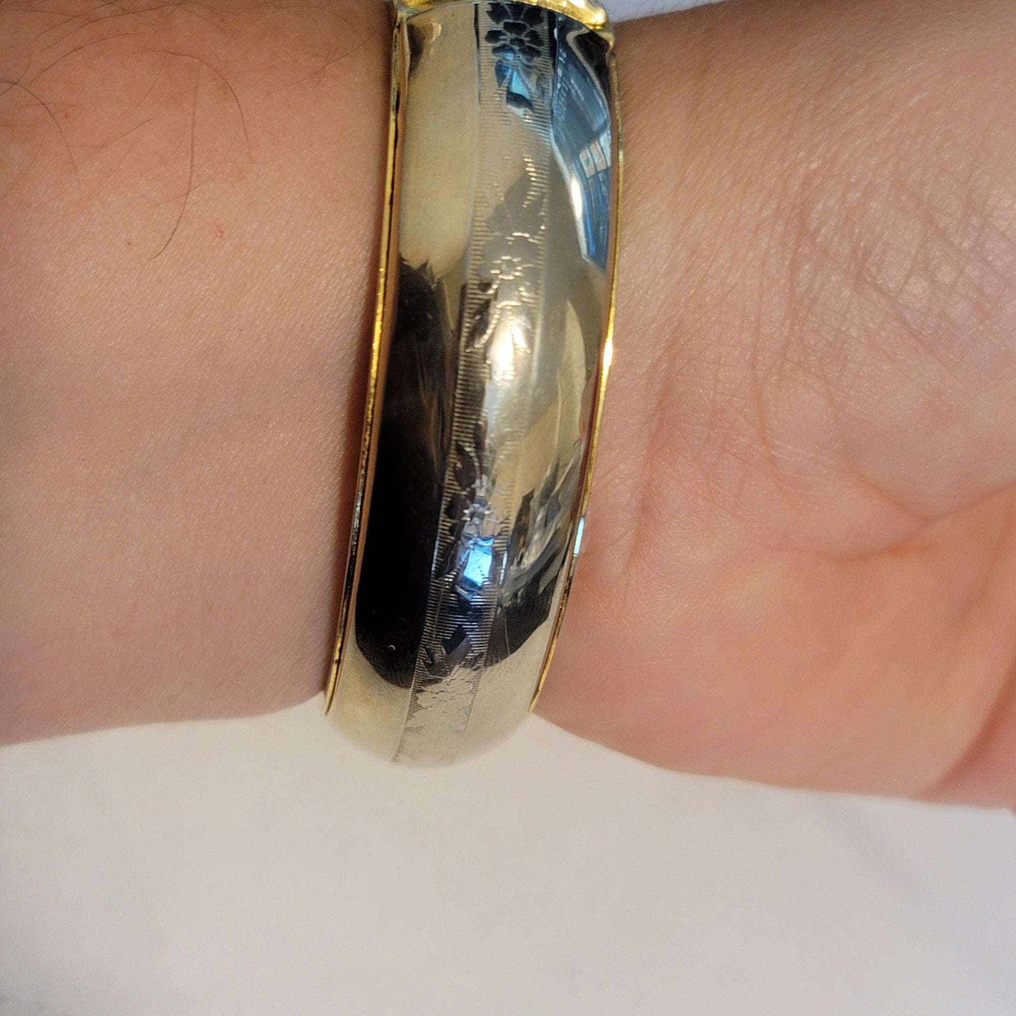 Vintage Gold Tone Bangle Bracelet