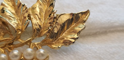 Vintage Gold Tone Pearl Leaves Brooch